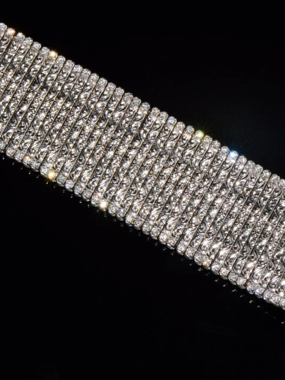 Rare Roberto Coin Natural 3.20CT Diamond Floral Scroll Work 18K Gold Bracelet
